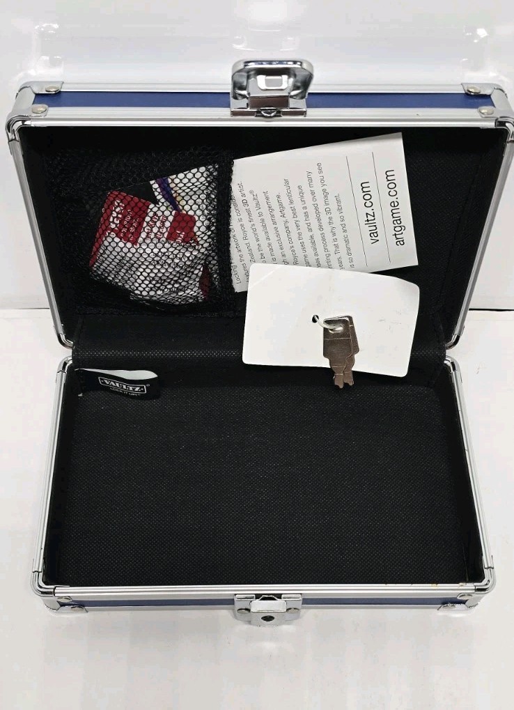 Vaultz Shark Lockbox with Key 8.25×5.5 Security Box Lock Box Pencil Case
