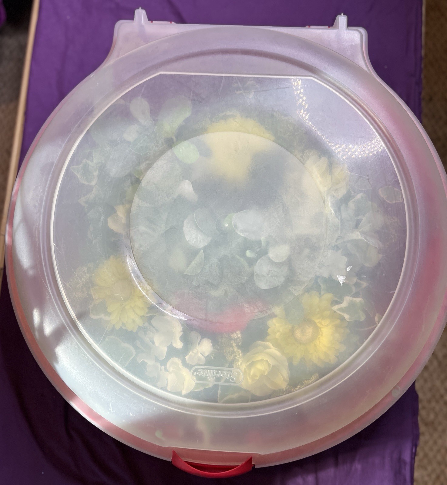 Sterilite Plastic 24” Wreath Storage Box Container w/Handle & 2 Wreaths