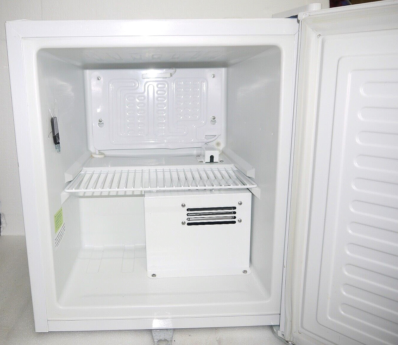 Summit FFAR22LW Compact All-Refrigerator 20.5&Prime; H x 17.38&Prime; W x 19.0&Prime; D New