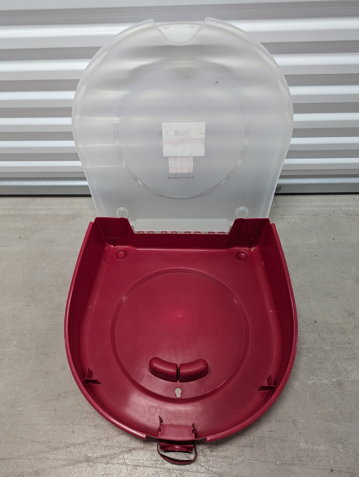 Homz Snaplock Wreath Red Storage Box – Up to 24&Prime; – Made in USA