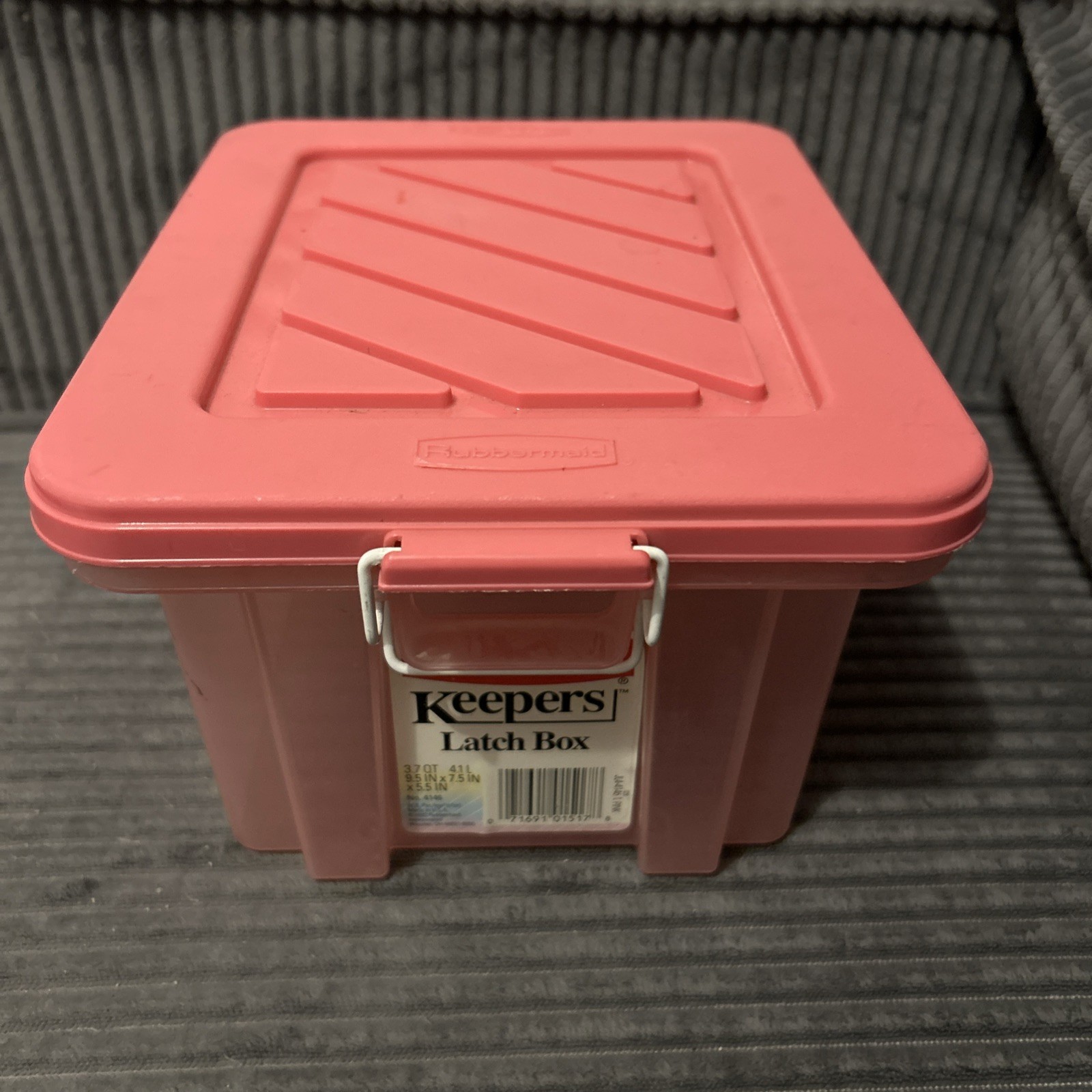 Rubbermaid Miniature Storage Container Latch Keepers Clear W/ pink Lid #0562