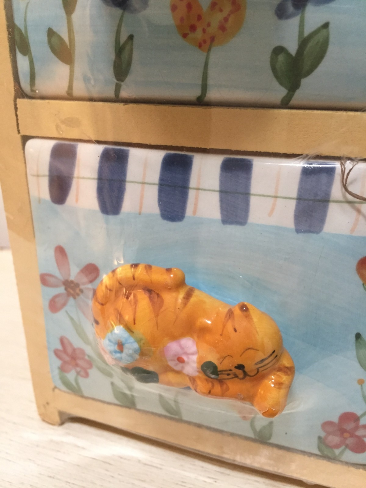 Decorative Drawer Unit 7&Prime; Wooden Box w/Ceramic Drawers Cat Flower Pot Pulls NWT