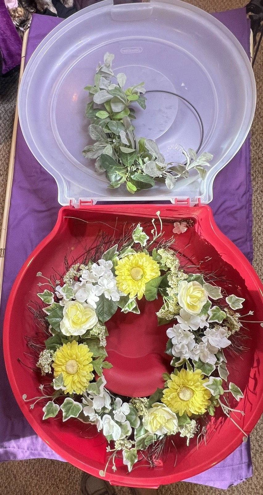 Sterilite Plastic 24” Wreath Storage Box Container w/Handle & 2 Wreaths