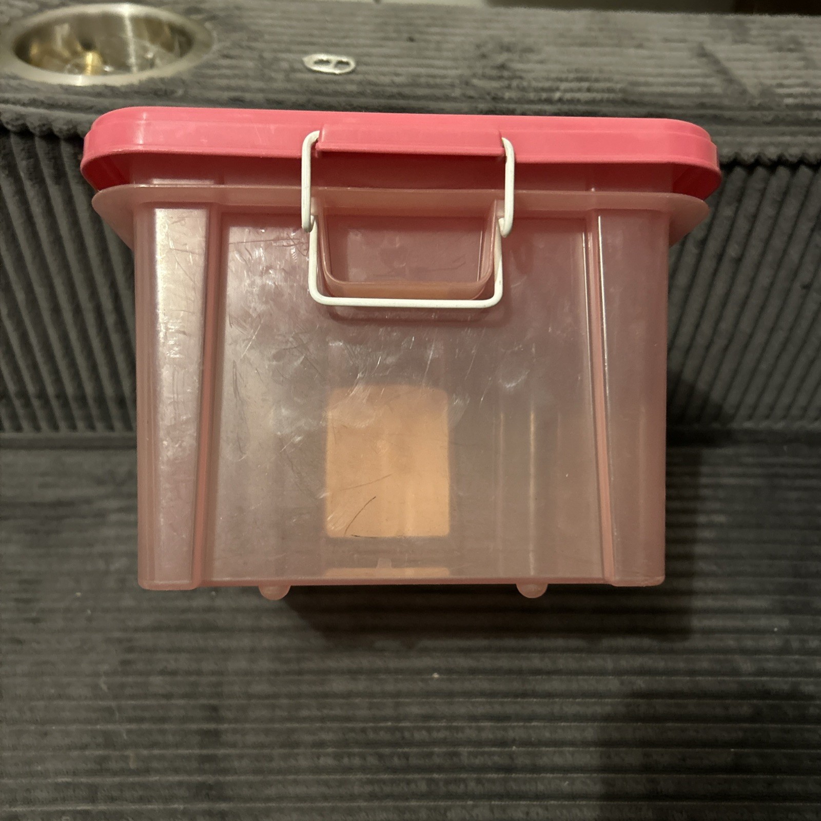 Rubbermaid Miniature Storage Container Latch Keepers Clear W/ pink Lid #0562