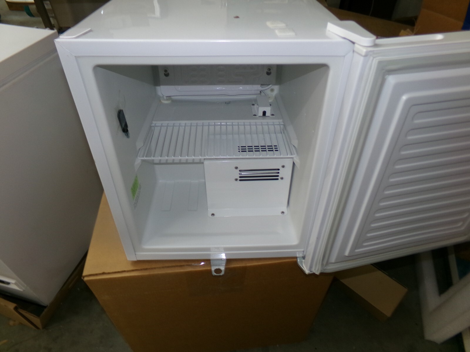 Summit FFAR22LW Compact All-Refrigerator 20.5&Prime; H x 17.38&Prime; W x 19.0&Prime; D New