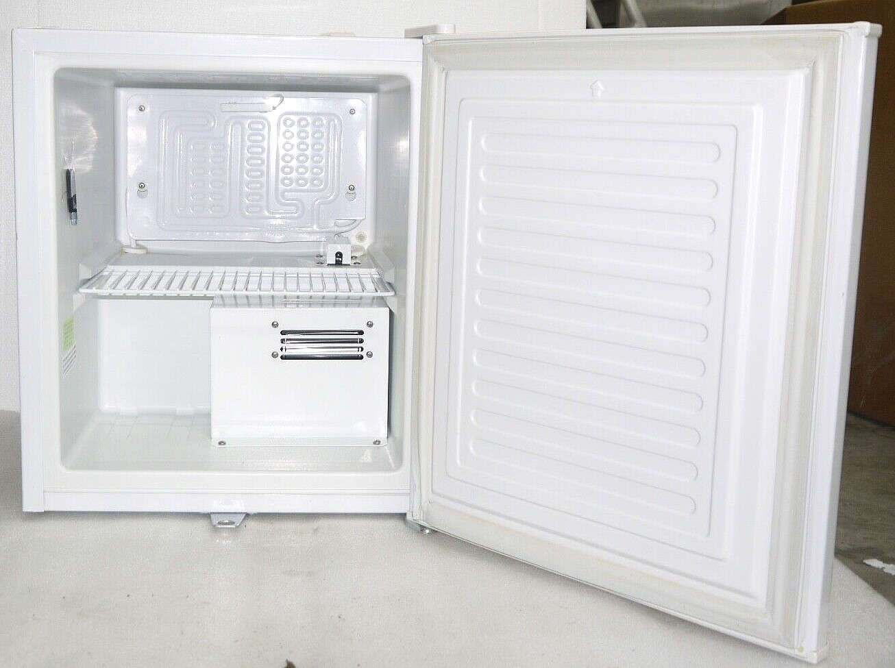 Summit FFAR22LW Compact All-Refrigerator 20.5&Prime; H x 17.38&Prime; W x 19.0&Prime; D New