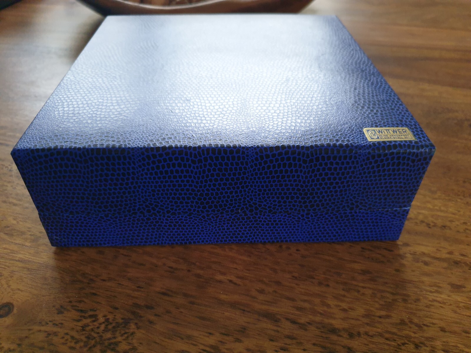 Geschenkbox 4, Pappbox blau, Schlangenoptik, Pappschachtel 1950er Jahre